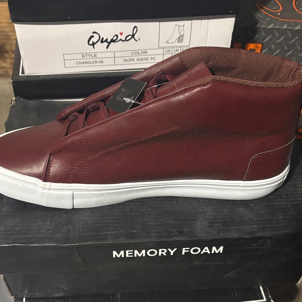 London Fog Men's Maroon Sneakers - Picture 2 of 3
